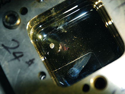 <a href='http://www.22867.cn/product/3.htm' class='text_a'>模具激光焊機(jī)</a>修復(fù)鏡面模具效果